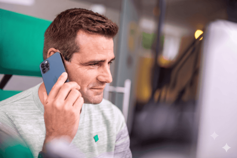 SELAS-medewerker biedt support en opvolging voor digitale oplossingen en softwareprojecten.