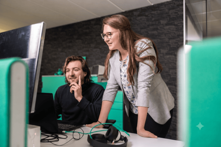 SELAS-medewerkers werken samen aan SELAFlow workflow software voor procesoptimalisatie en business process management.